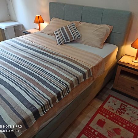 Studio Apartman Lea Pula Eksteriør billede